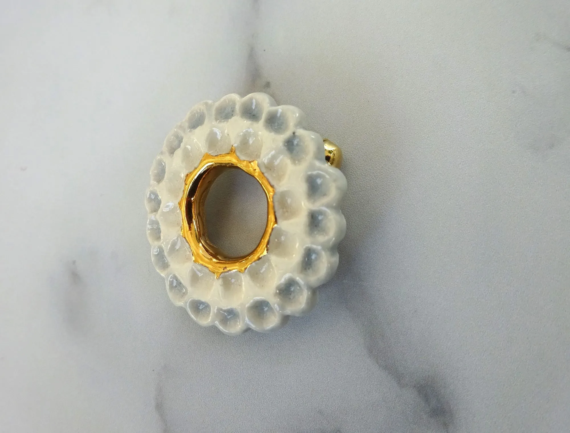 Flower Brooch Dahlia White   Gray