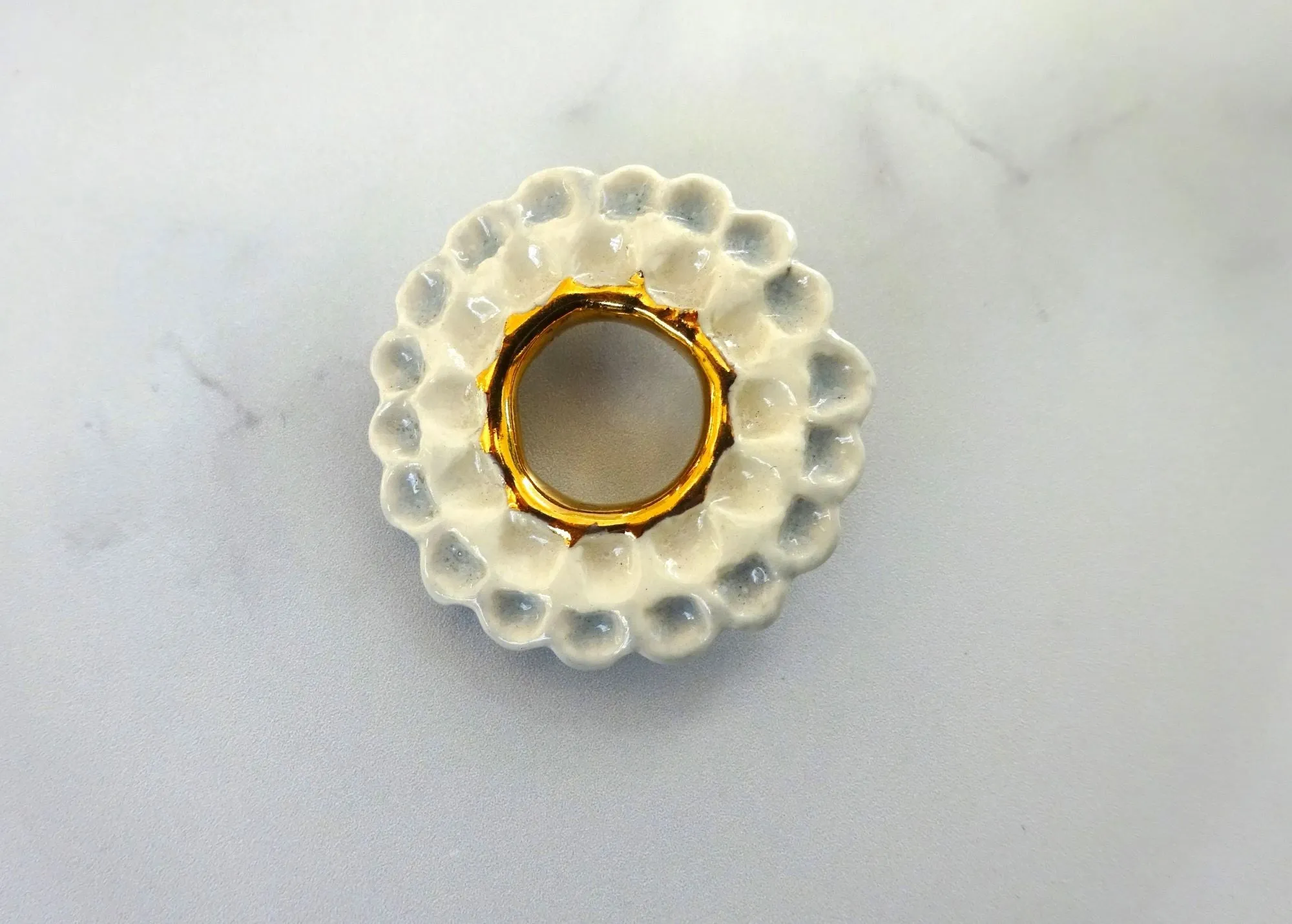 Flower Brooch Dahlia White   Gray